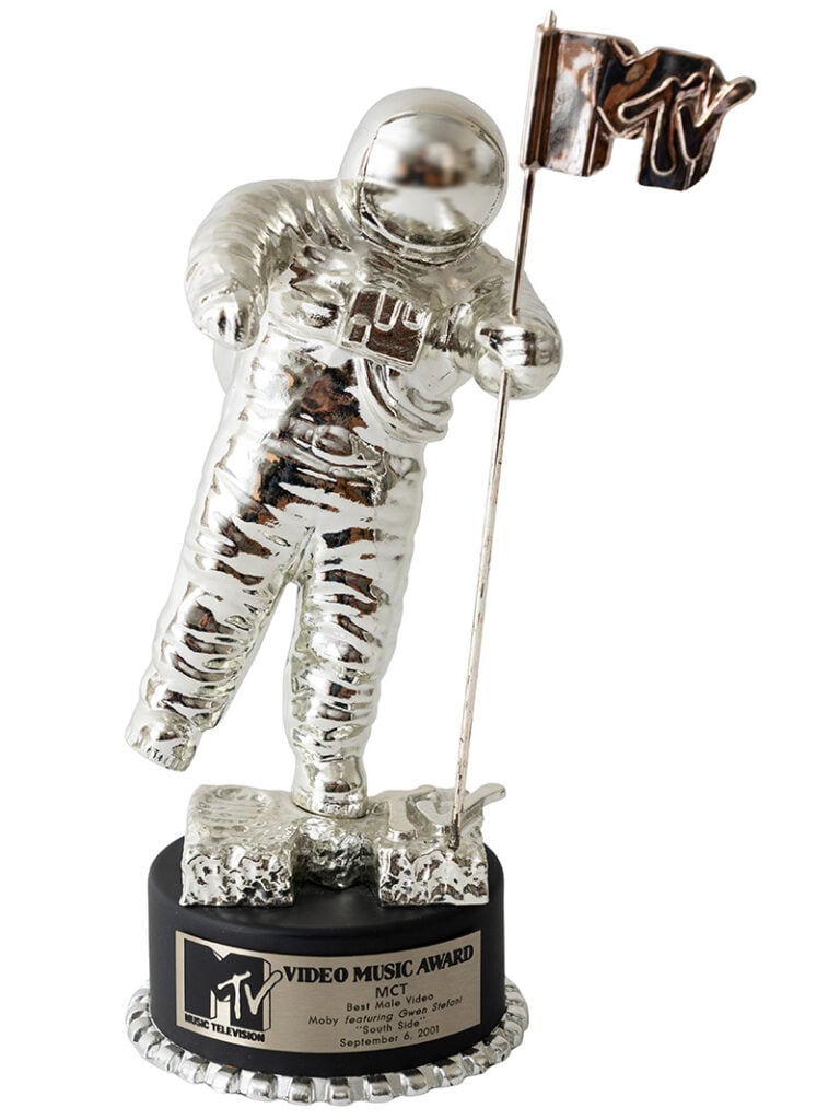 Moby ft. Gwen Stefani | "South Side" MTV "Moon Man" Video Music Award (VMA) (2000-2001)
